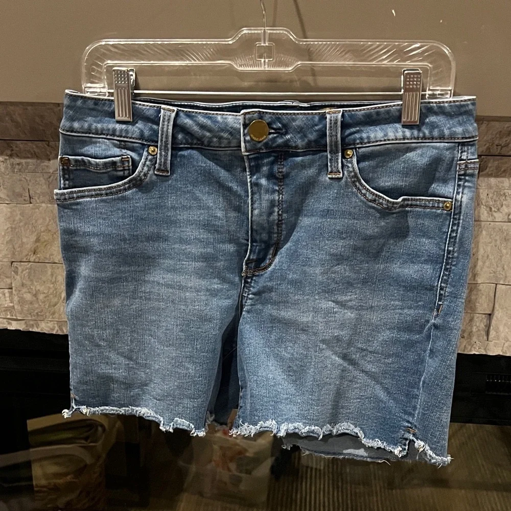Seven Classic Blue Jean frayed hem Shorts size 10